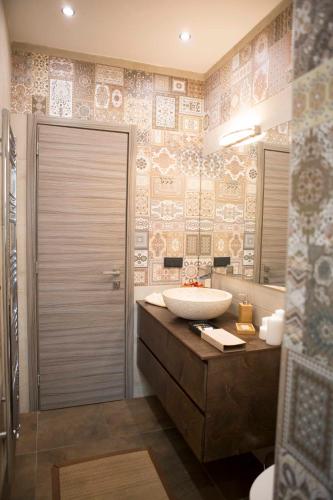 This photo about Villa Sunset Lagonisi shared on HyHotel.com