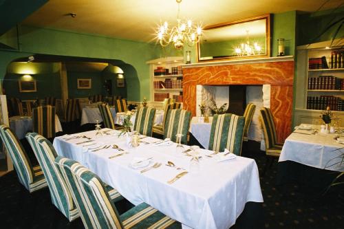 Ресторан, Bishopsgate House Hotel in Бомарі Ресторан, Bishopsgate House Hotel in Бомарі