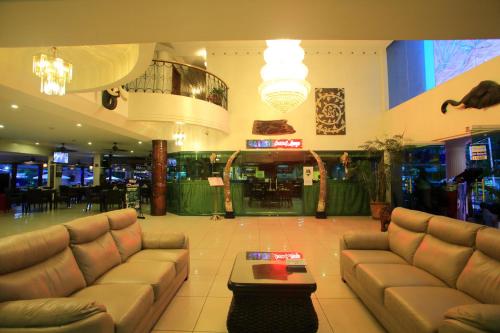 Lobby, Wild Orchid Lagoon Resort in Angeles / Clark Lobby, Wild Orchid Lagoon Resort in Angeles / Clark
