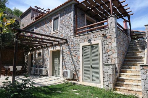 Dio Guesthouses in Leonidion Dio Guesthouses in Leonidion