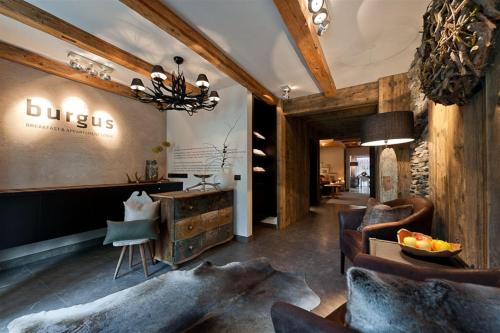 Aparthotel Burgus - Design Suites & Apartments