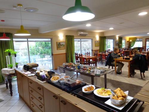 Food and beverages, De Oude Meul Self Catering Country Lodge and B&B in Oudtshoorn Food and beverages, De Oude Meul Self Catering Country Lodge and B&B in Oudtshoorn