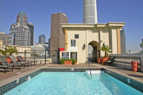 Hotel Downtown Victorian PH 6Beds W Pools