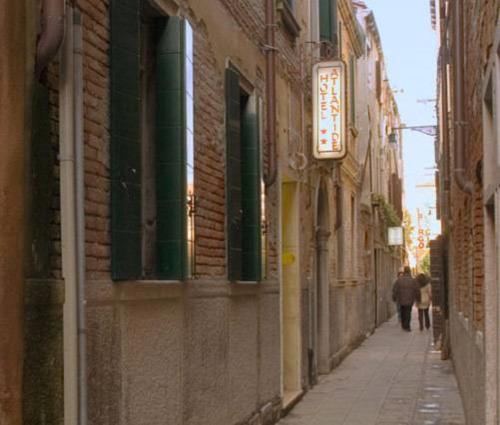 Lối vào, Atlantide Hotel in Venice Lối vào, Atlantide Hotel in Venice