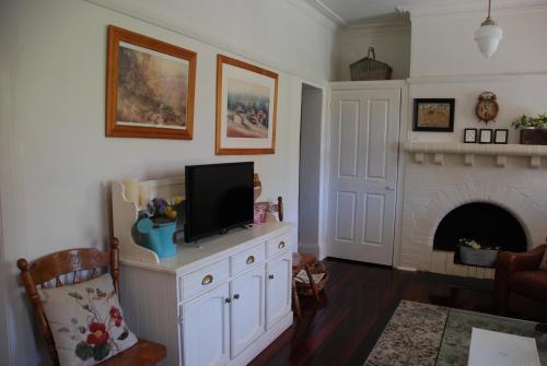 Hillside Cottage Berrima in Berrima Hillside Cottage Berrima in Berrima