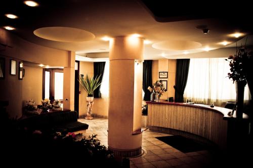 Vestíbulo, Aerhotel Phelipe in Lamezia Terme Vestíbulo, Aerhotel Phelipe in Lamezia Terme