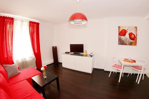 This photo about Joe's Apartments - 1050 shared on HyHotel.com