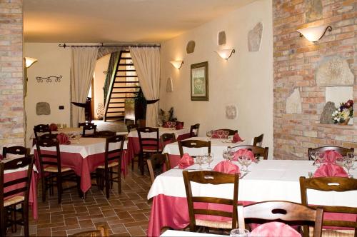 ห้องอาหาร, Agriturismo Casale delle Lucrezie in ซาน ดาเมียโน ห้องอาหาร, Agriturismo Casale delle Lucrezie in ซาน ดาเมียโน