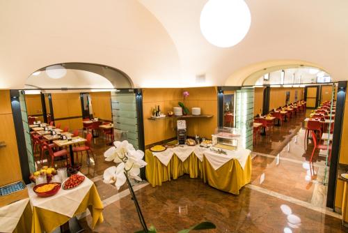Food and beverages, Le Petit Hotel in Turin Food and beverages, Le Petit Hotel in Turin