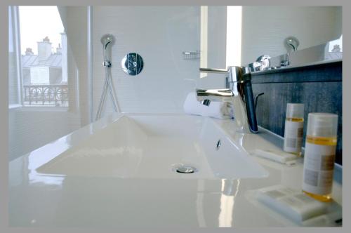 Fürdőszoba, Grand Hôtel Malher near Picasso Múzeum Fürdőszoba, Grand Hôtel Malher near Picasso Múzeum