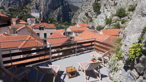 ระเบียง/ชานเรือน, Hostel Omiš (Hostel Omis) in โอมิส ระเบียง/ชานเรือน, Hostel Omiš (Hostel Omis) in โอมิส