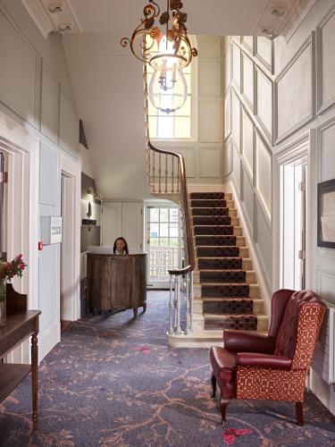 Lobby, Cotswold Grange in Cheltenham Lobby, Cotswold Grange in Cheltenham