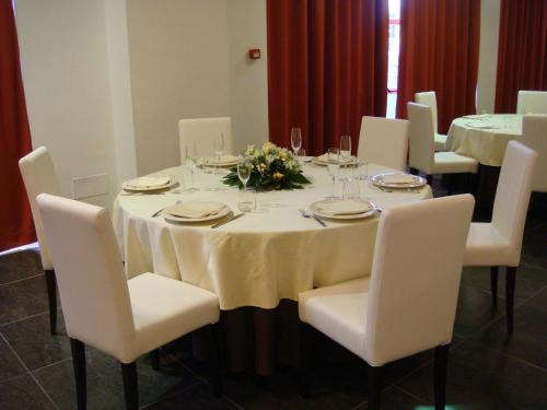 Restaurant, Santa Loja Hotel Residence in Tito Restaurant, Santa Loja Hotel Residence in Tito