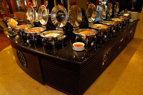 Food and beverages, Surabaya Suites Hotel Powered by Archipelago in Surabaya Center Food and beverages, Surabaya Suites Hotel Powered by Archipelago in Surabaya Center