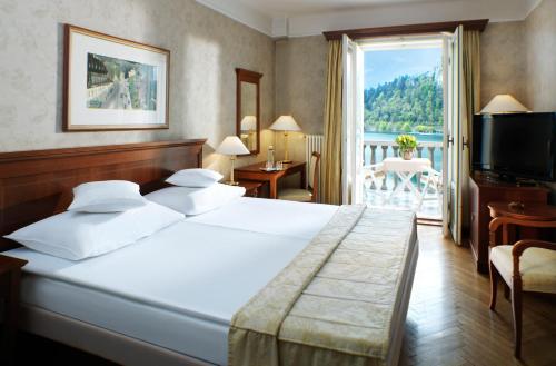 แกรนด์ โฮเต็ล ท็อปลิเช - สมอลล์ ลักชัวรี โฮเต็ล ออฟ เดอะ เวิลด์ (Grand Hotel Toplice - Small Luxury Hotels of the World) in กลางเมืองเบลด แกรนด์ โฮเต็ล ท็อปลิเช - สมอลล์ ลักชัวรี โฮเต็ล ออฟ เดอะ เวิลด์ (Grand Hotel Toplice - Small Luxury Hotels of the World) in กลางเมืองเบลด