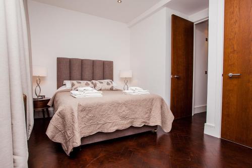 This photo about Modern 2Bed in Central London- Close to Paddington shared on HyHotel.com