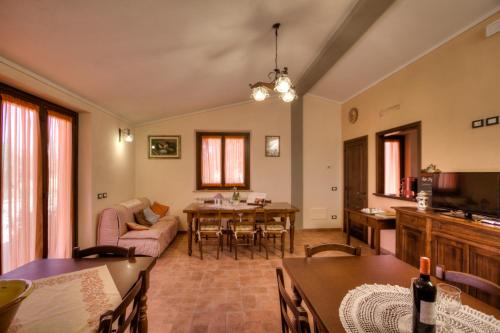Pub/salong, Casa Elena in Montecchio Pub/salong, Casa Elena in Montecchio