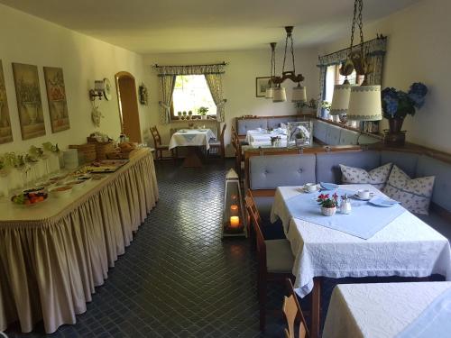Gästehaus Meran (Gastehaus Meran) in Bad Wiessee Gästehaus Meran (Gastehaus Meran) in Bad Wiessee