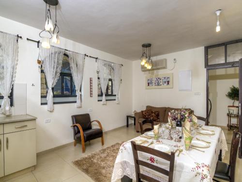 Facilities, Nofesh Baatika in Safed Facilities, Nofesh Baatika in Safed