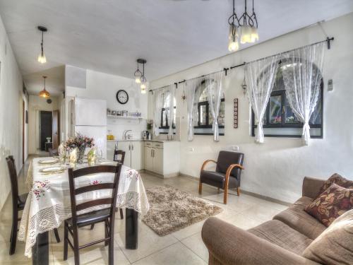Facilities, Nofesh Baatika in Safed Facilities, Nofesh Baatika in Safed