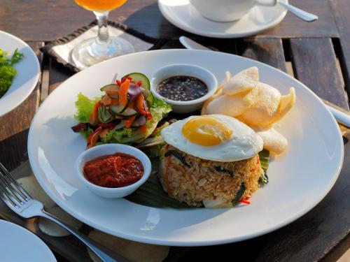 Food and beverages, The Menjangan by LifestyleRetreats in Menjangan Food and beverages, The Menjangan by LifestyleRetreats in Menjangan