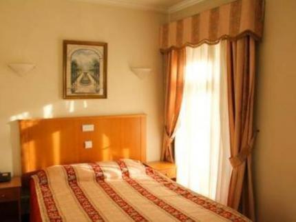 This photo about Residencial D.Isabel shared on HyHotel.com