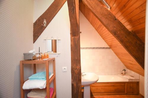 This photo about Chambres Chateau D'agneaux shared on HyHotel.com