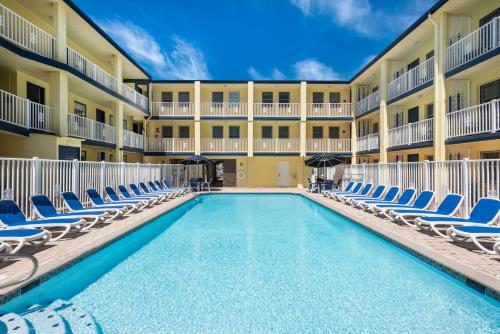 Swimming pool, Days Inn by Wyndham Ocean City Oceanfront in Boardwalk Swimming pool, Days Inn by Wyndham Ocean City Oceanfront in Boardwalk