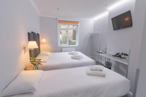 This photo about Victoria Inn London shared on HyHotel.com