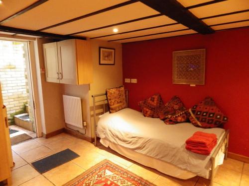 This photo about Ryvington Apartments shared on HyHotel.com