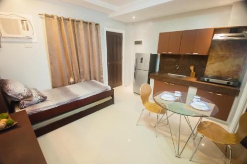 NF Suites near SM City (Ecoland) NF Suites near SM City (Ecoland)