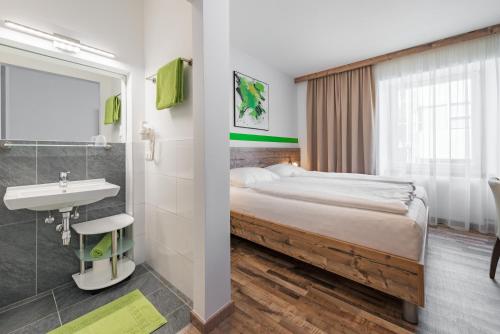 Bathroom, City Rooms Wels - contactless check-in in Wels Bathroom, City Rooms Wels - contactless check-in in Wels