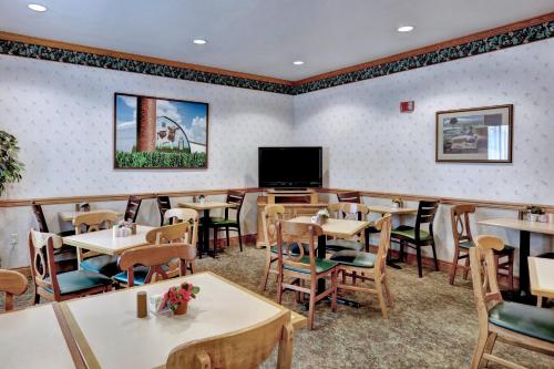 Restaurant, Lancaster Inn & Suites in Manheim (PA) Restaurant, Lancaster Inn & Suites in Manheim (PA)