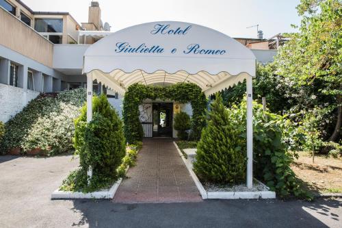 Entrance, Hotel Giulietta e Romeo in Ostia Entrance, Hotel Giulietta e Romeo in Ostia