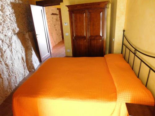 Guestroom, La Torre dell'Orologio 2.0 in Roccasicura Guestroom, La Torre dell'Orologio 2.0 in Roccasicura