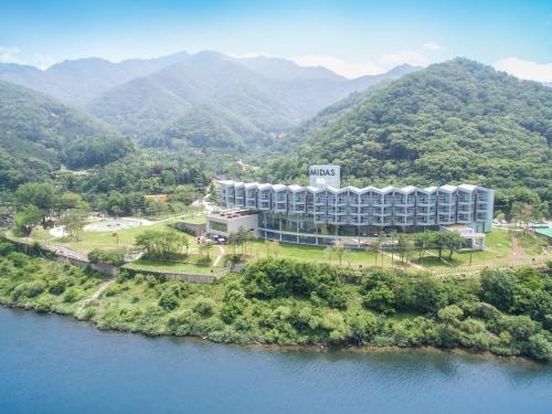 Midas Hotel and Resort in Gapyeong-gun Midas Hotel and Resort in Gapyeong-gun