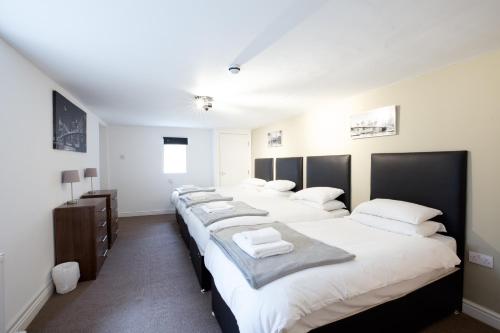 This photo about Holmes & Hunters - Bentinck Road Apartments shared on HyHotel.com