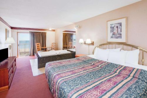 Super 8 By Wyndham Mackinaw City/Beachfront Area in Mackinaw City Center Super 8 By Wyndham Mackinaw City/Beachfront Area in Mackinaw City Center