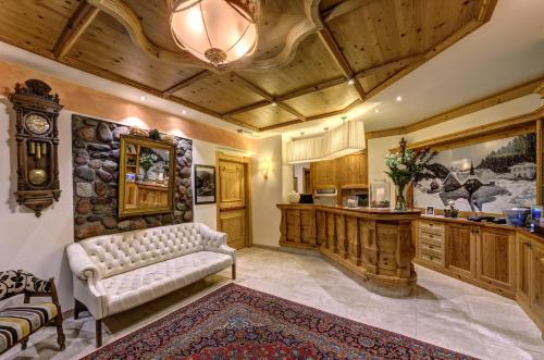 Lobby, Boutique Hotel Diana in Madonna di Campiglio Lobby, Boutique Hotel Diana in Madonna di Campiglio