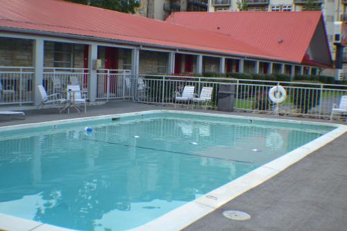 Belle Aire Motel Gatlinburg near Big Daddy's Pizzeria Belle Aire Motel Gatlinburg near Big Daddy's Pizzeria