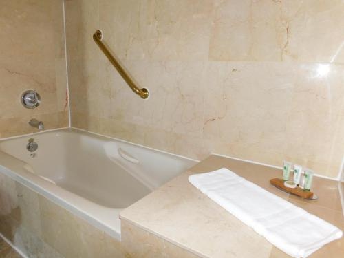 Ramada by Wyndham North Bergen in North Bergen (New Jersey) Ramada by Wyndham North Bergen in North Bergen (New Jersey)
