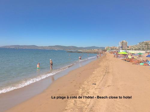 Beach, L'Oasis Hotel in Frejus Plage Beach, L'Oasis Hotel in Frejus Plage