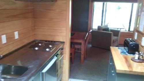 Kitchen, Creel Lodge in Turangi Kitchen, Creel Lodge in Turangi
