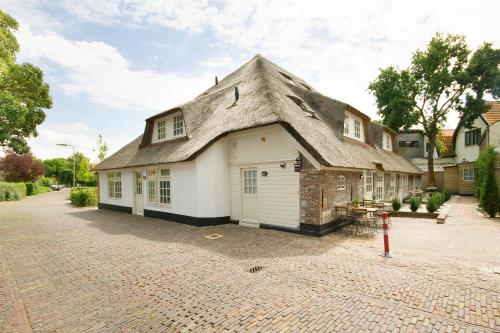 Entrance, "Karel de Grote" Bergen in Bergen Entrance, "Karel de Grote" Bergen in Bergen