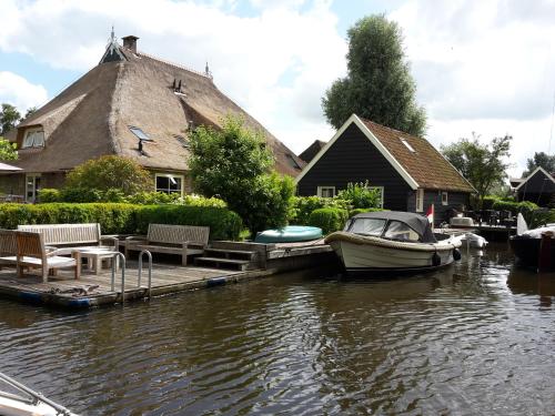 Terraza/balcón, d'Oude Herbergh, vakantiehuizen aan het water in Heerenveen Terraza/balcón, d'Oude Herbergh, vakantiehuizen aan het water in Heerenveen