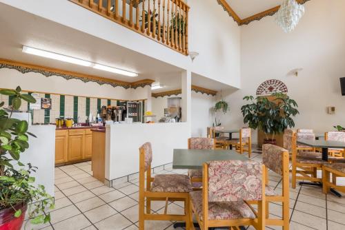 餐飲選擇, 貝德福德溫德姆速8酒店 (Super 8 By Wyndham Bedford) in 貝德福德 餐飲選擇, 貝德福德溫德姆速8酒店 (Super 8 By Wyndham Bedford) in 貝德福德