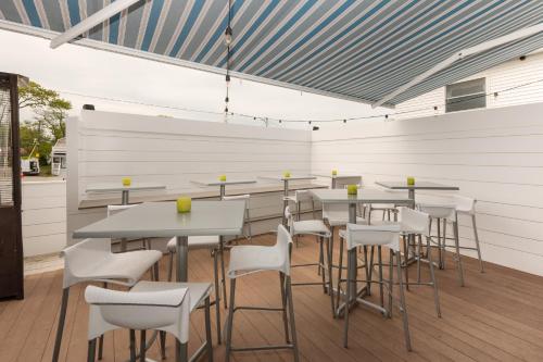 This photo about Stones Throw shared on HyHotel.com