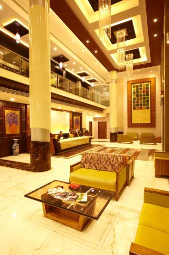 Lobby, Club Emerald in Chembur Lobby, Club Emerald in Chembur