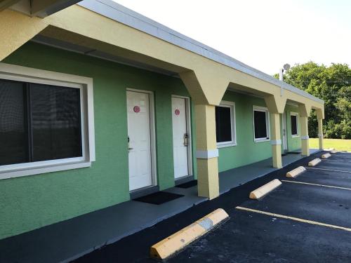 This photo about Apollo Inn - Cocoa shared on HyHotel.com