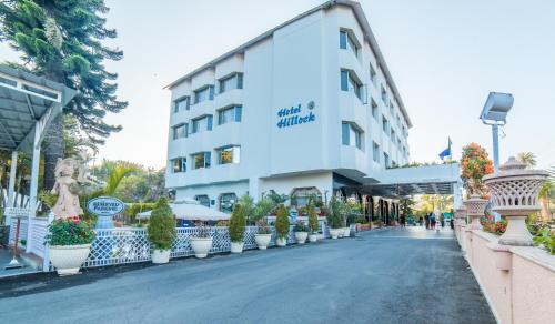 エントランス, ホテル ヒルロック (Hotel Hillock) in マウント アブ エントランス, ホテル ヒルロック (Hotel Hillock) in マウント アブ